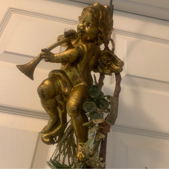 Closing Soon.✨ Winter Rose Garland Qt. 2 w 2 Cherubs. - Picture 8 of 14